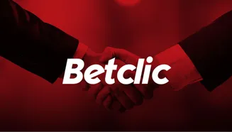 Duas pessoas em trajes formais apertando as mãos, com o logotipo da Betclic no centro